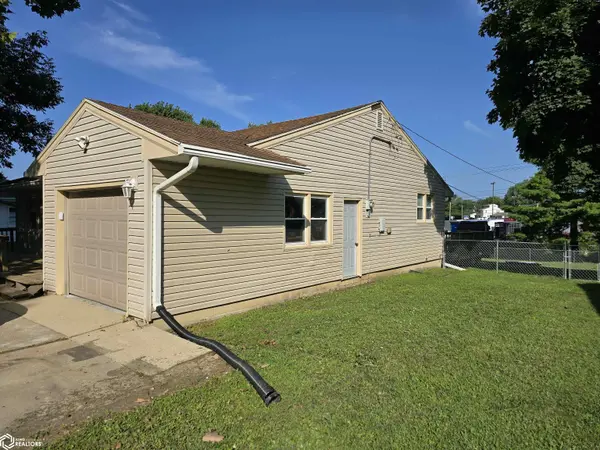 1014 Crest DR, Creston, IA 50801