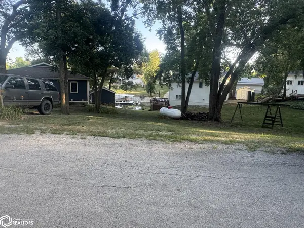 109 & 110 Hickory DR, Ellston, IA 50074