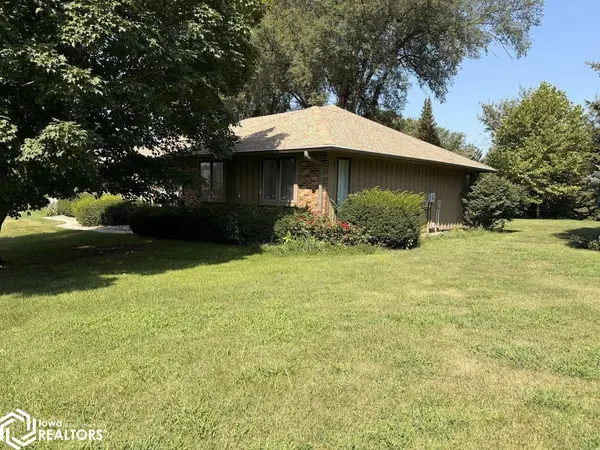 102 Sleepy Hollow DR, Shenandoah, IA 51601