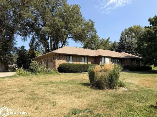 102 Sleepy Hollow DR, Shenandoah, IA 51601