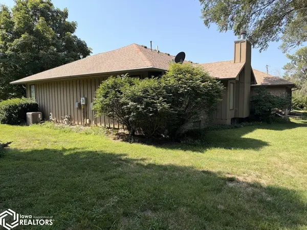 102 Sleepy Hollow DR, Shenandoah, IA 51601