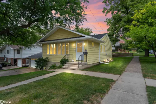 341 E AVE, Nevada, IA 50201