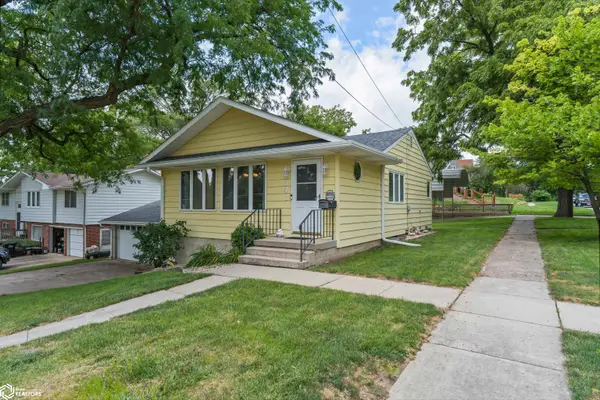 341 E AVE, Nevada, IA 50201