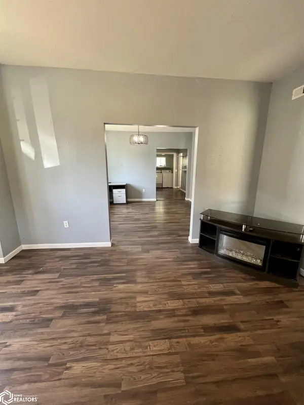 915 W Montgomery ST, Creston, IA 50801