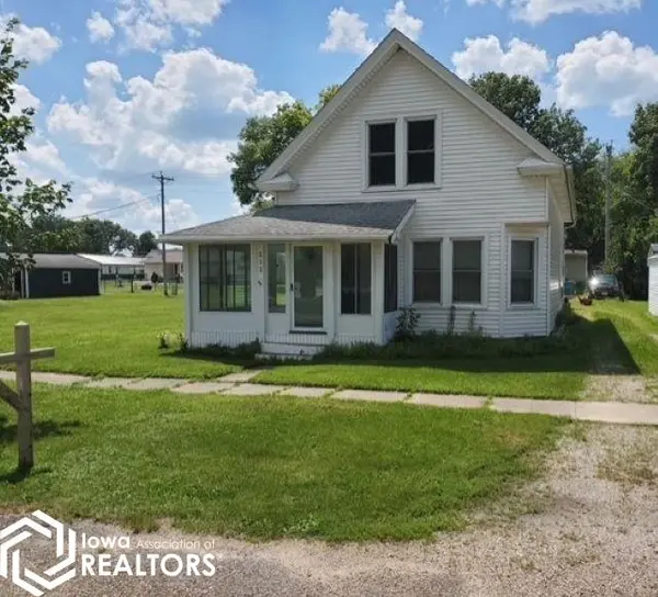 212 Dewey ST, Norway, IA 52318