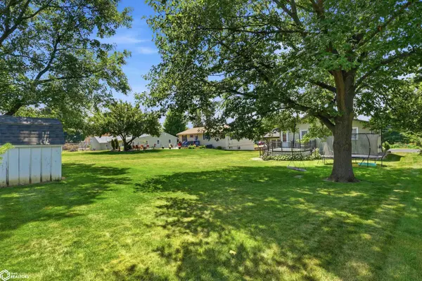 926 Prairie ST, Grinnell, IA 50112