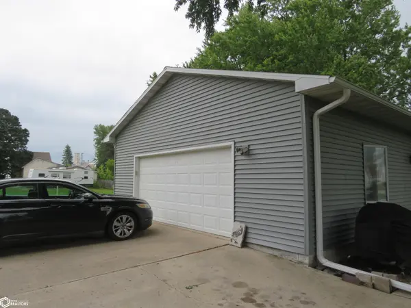 909 South Street, Mallard, IA 50562