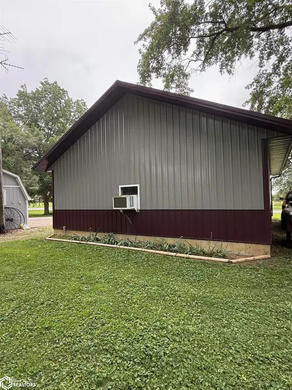 205 W Jackson St, Salem, IA 52649