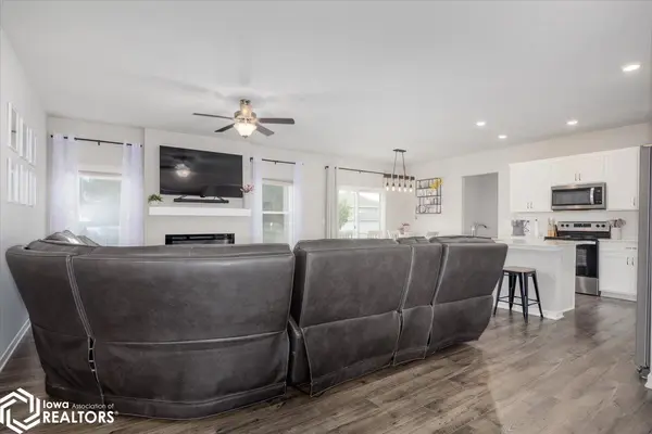 1204 Joshua DR, Bondurant, IA 50035