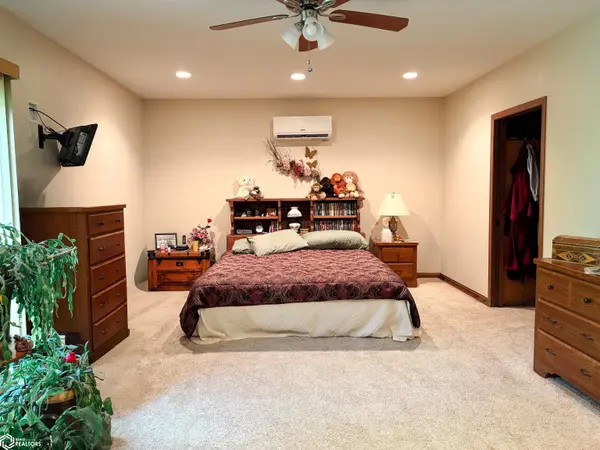 1786 105Th AVE, Wheatland, IA 52777