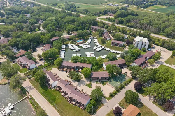 2700 N Shore DR #E-16A, Clear Lake, IA 50428