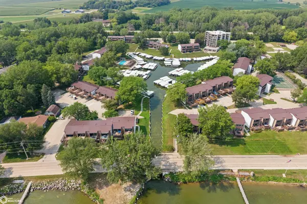 2700 N Shore DR #E-16A, Clear Lake, IA 50428
