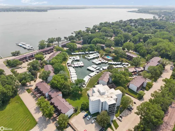 2700 N Shore DR #E-16A, Clear Lake, IA 50428
