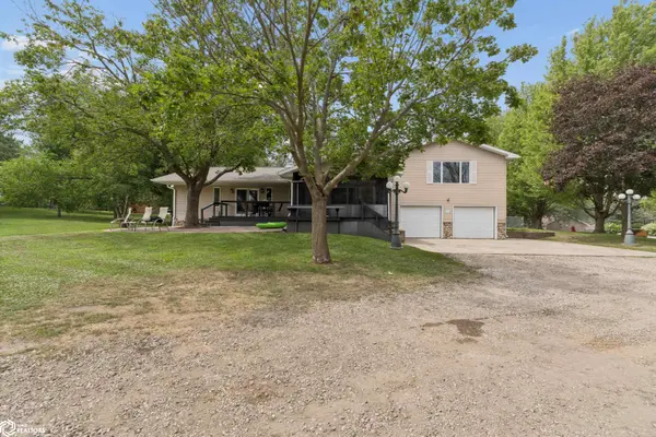 2512 S Shore DR, Clear Lake, IA 50428