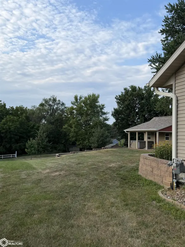 1001 Arbor Trace DR, Oskaloosa, IA 52577