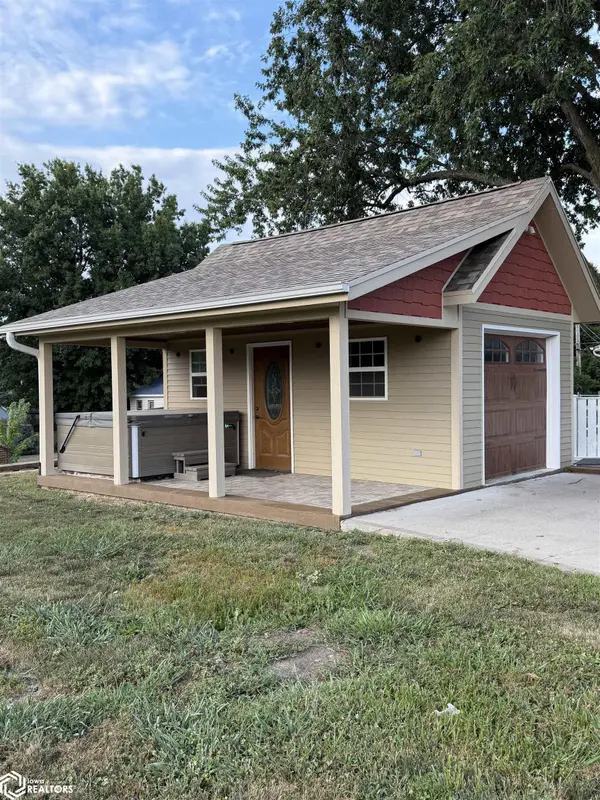 1001 Arbor Trace DR, Oskaloosa, IA 52577