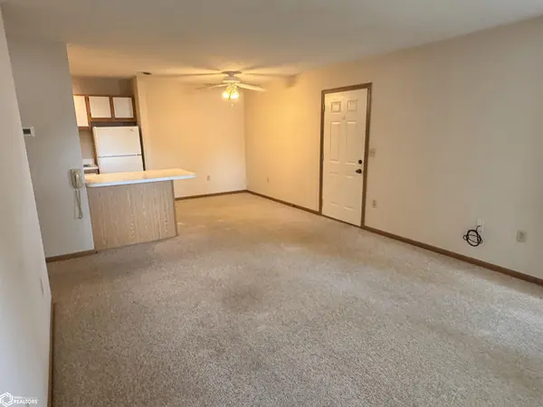 1703 -C Linden DR, Fairfield, IA 52556