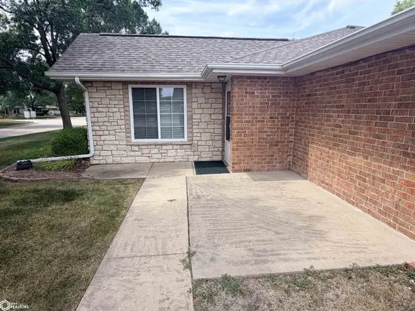 1703 -C Linden DR, Fairfield, IA 52556