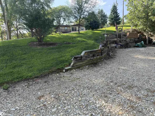 5202 5203 5206 Echo DR, Brooklyn, IA 52211