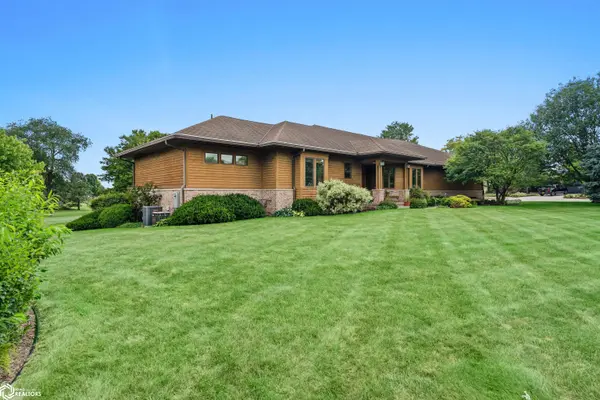 212 Deere RD, Hubbard, IA 50122