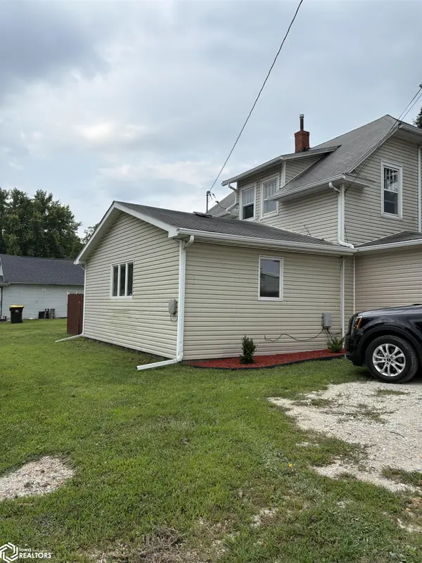 413 1/2 S Main ST, Osceola, IA 50213