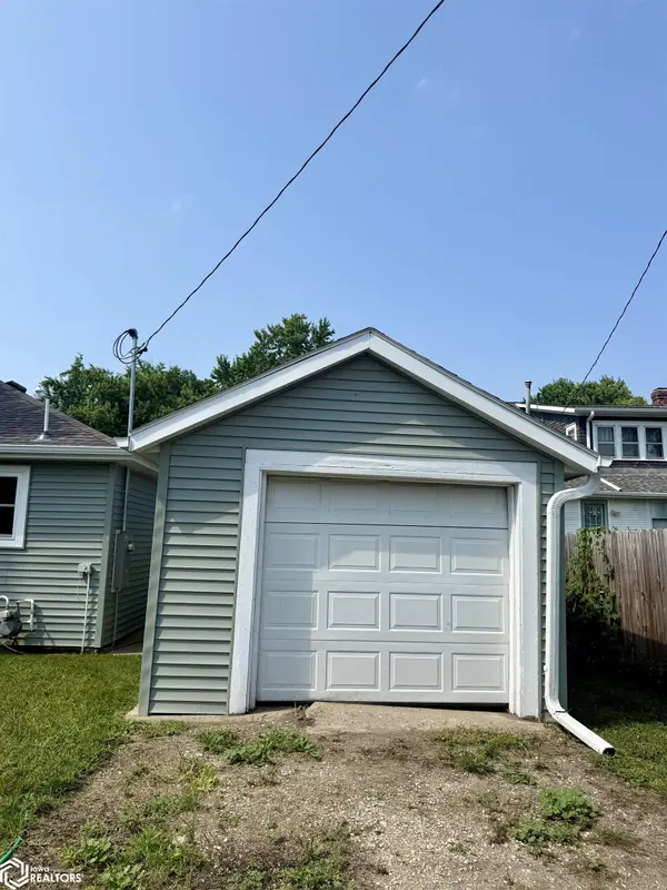 105 N Walnut ST, Jefferson, IA 50129