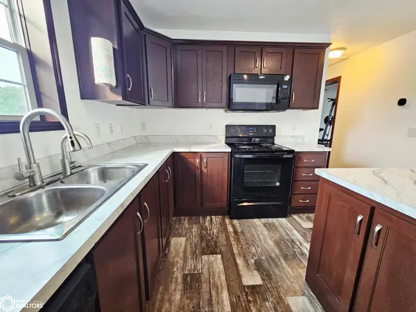 2151 Rosebrier DR, Fairfield, IA 52556