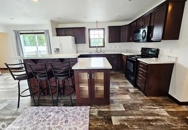 2151 Rosebrier DR, Fairfield, IA 52556