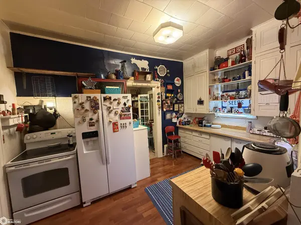 100 S Woodlawn AVE, Burlington, IA 52601