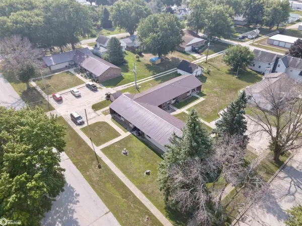 100 E 1St AVE, Arthur, IA 51431