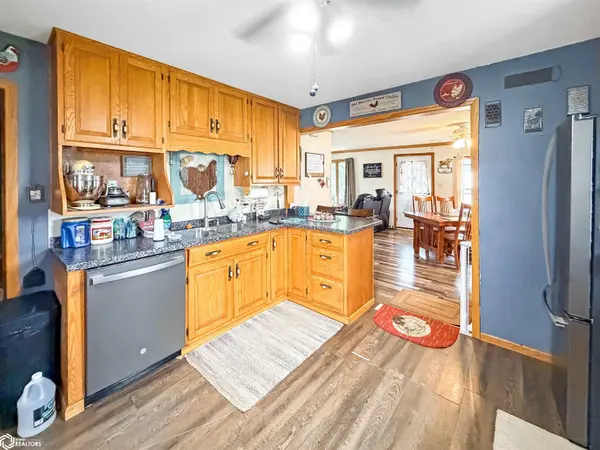 716 Broadway ST, Dumont, IA 50625