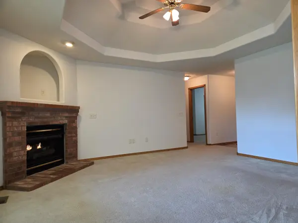 4784 W Portland ST, Springfield, MO 65802
