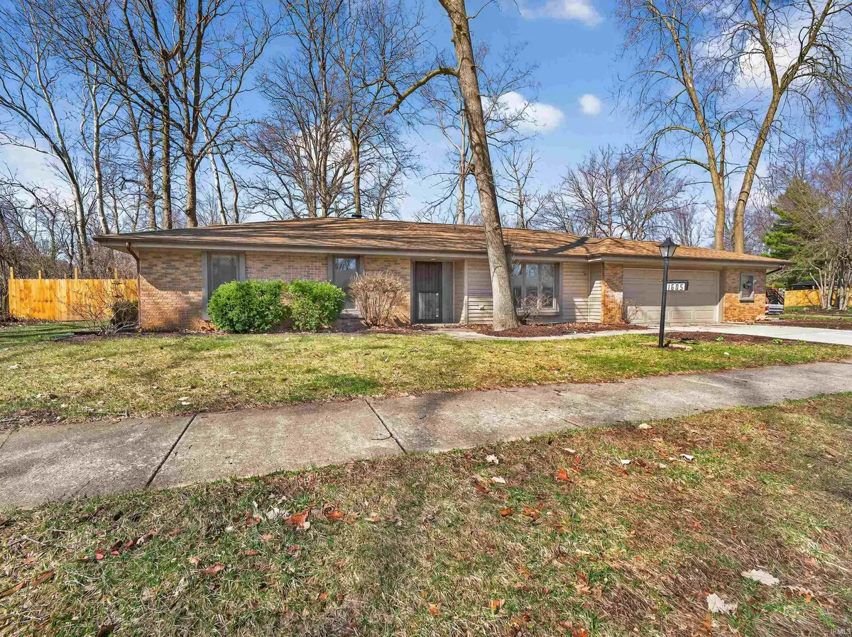 1605 Benham DR, Fort Wayne, IN 46815-7812