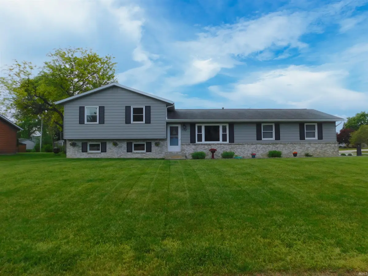 27500 Lamplighter LN, Elkhart, IN 46514