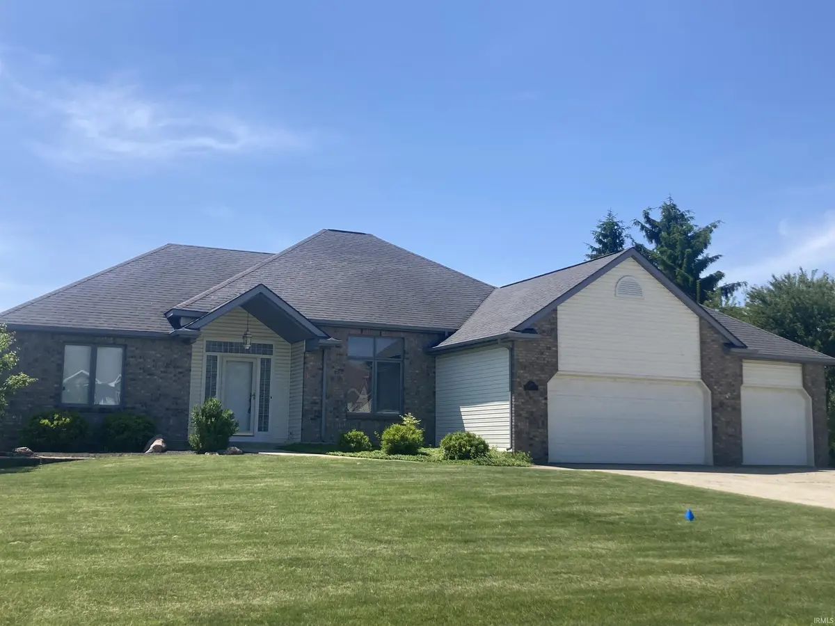 305 Hunters RDG, Auburn, IN 46706