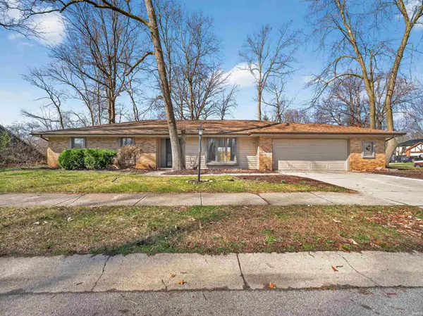 1605 Benham DR, Fort Wayne, IN 46815-7812