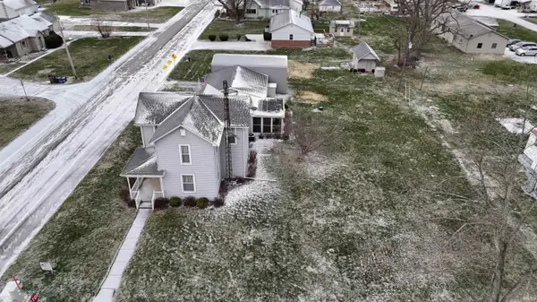 8696 Burrows RD, Burrows, IN 46916
