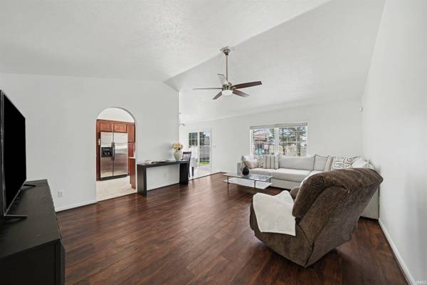 55355 Suncrest DR, New Carlisle, IN 46552-8216