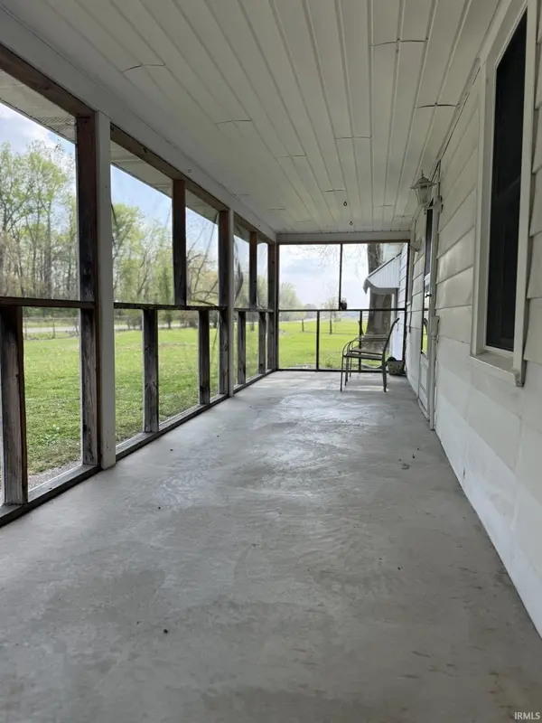 8141 N SR 67 ***, Edwardsport, IN 47528