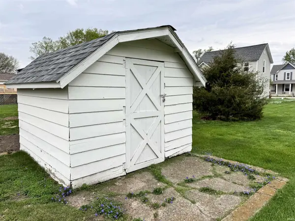 205 W Main ST, Chalmers, IN 47929