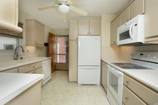 20215 Lark DR, South Bend, IN 46637