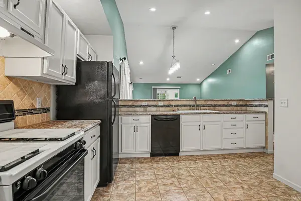 27425 Bison Ridge ***, Elkhart, IN 46514