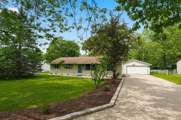 2005 Lathrop DR, Fort Wayne, IN 46808