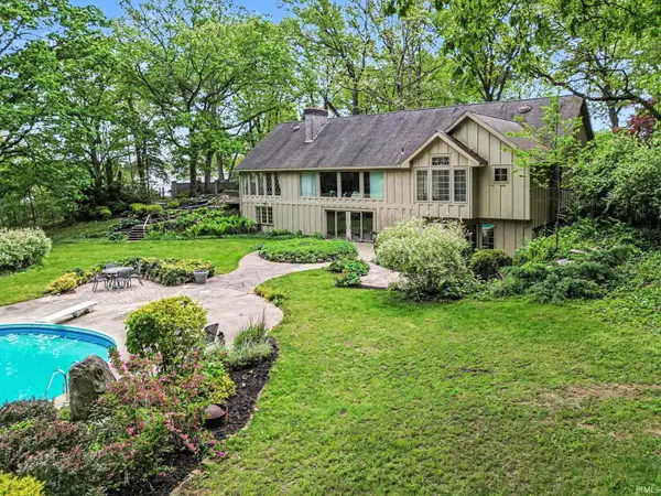 50555 Country Knolls DR, Granger, IN 46530