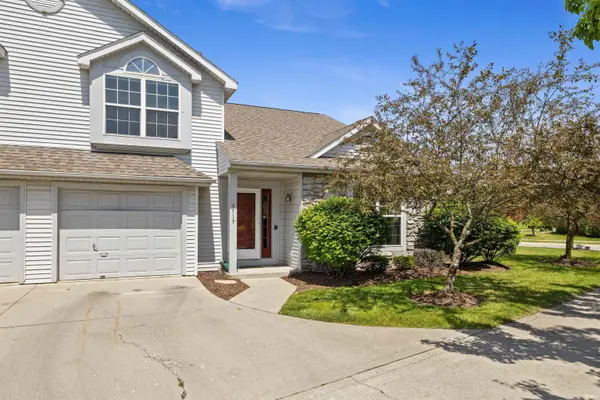 5715 Thornbriar LN, Fort Wayne, IN 46835