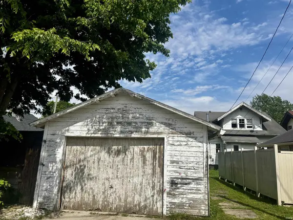 554 S Clay ST, Frankfort, IN 46041