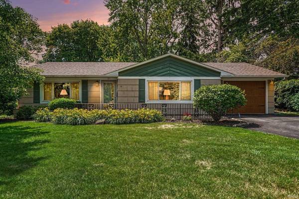 121 S Twyckenham DR, South Bend, IN 46617-3336