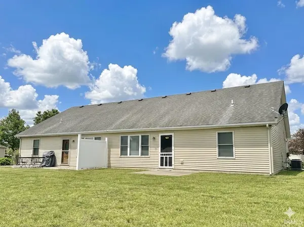 1917 Greyson DR, Auburn, IN 46706-3081