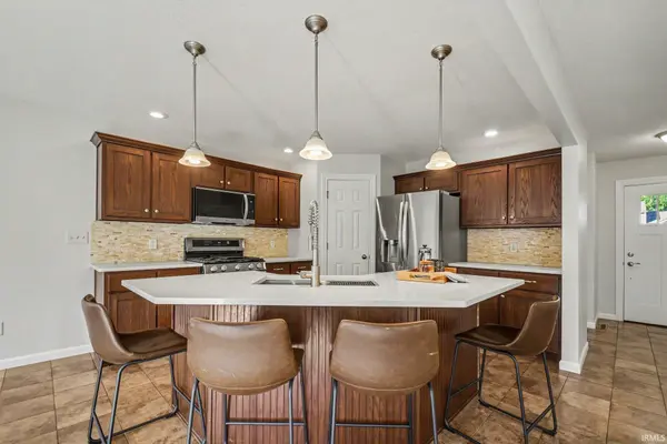 2314 Falcon DR, Warsaw, IN 46580