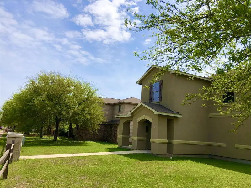 5211 Viewpoint DR, Austin, TX 78744